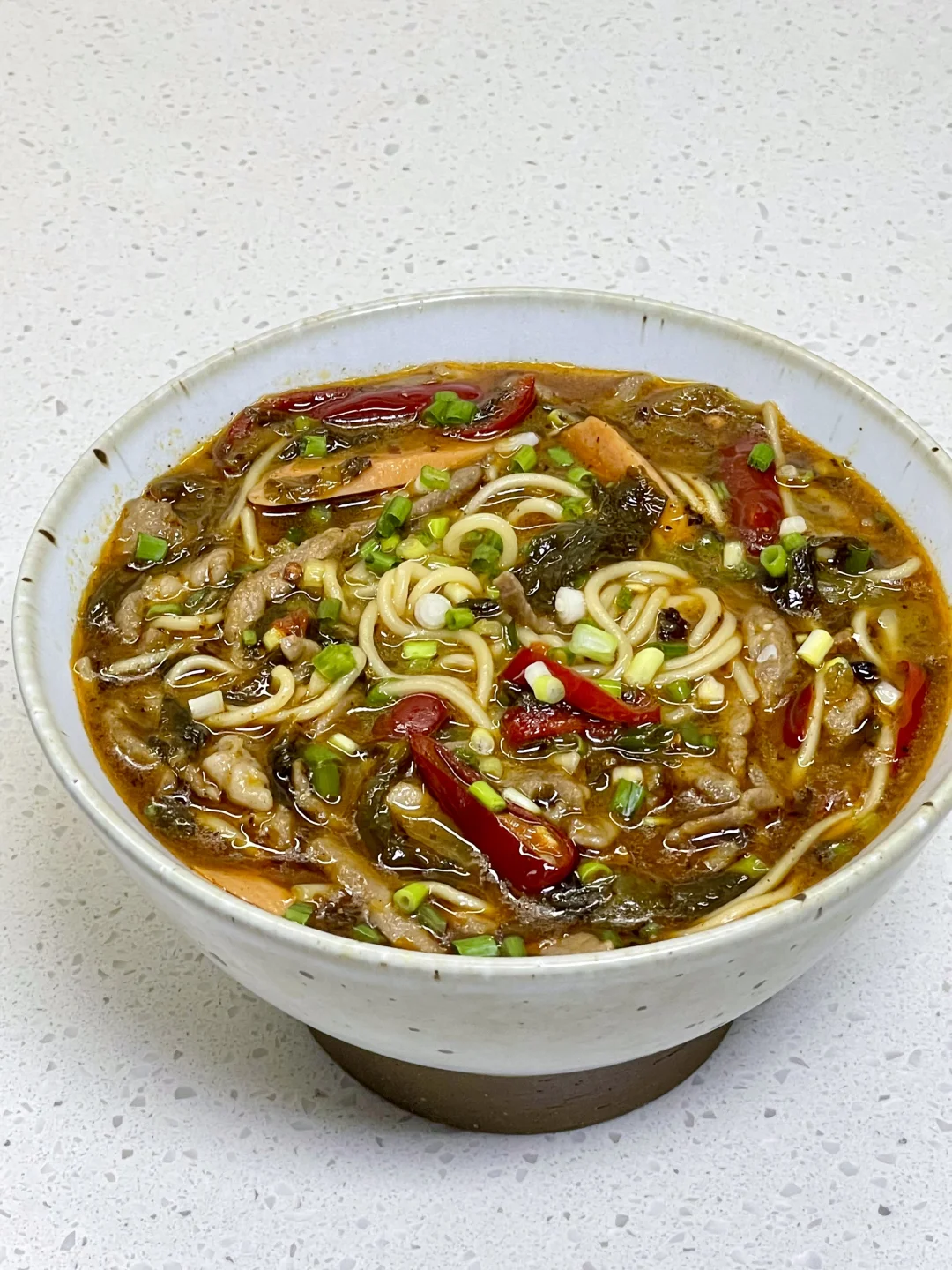 酸菜肉丝火腿面也太绝了，附详细做法～