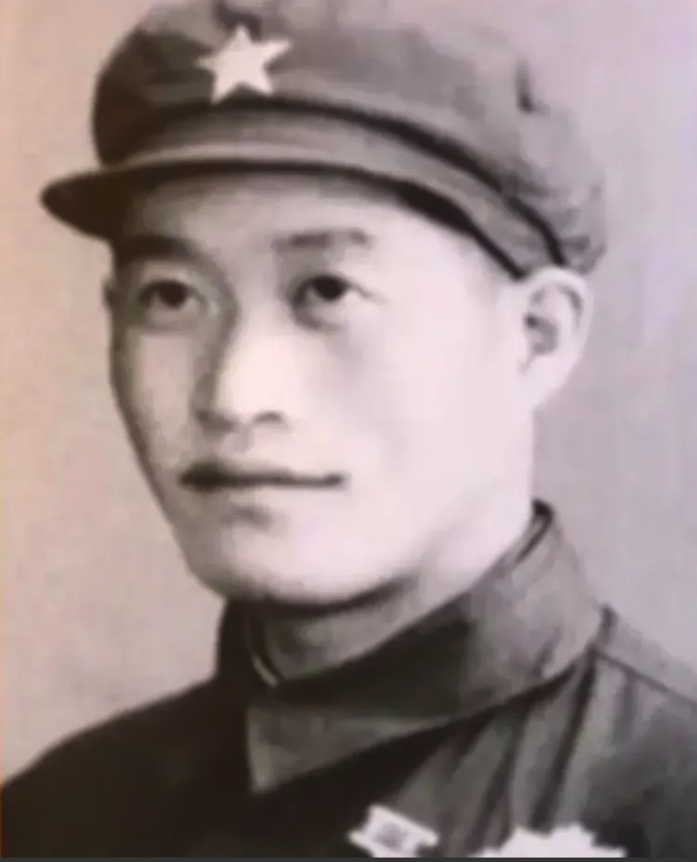 1964年，毛主席观看京剧《奇袭白虎团》时，好奇地问道：“剧中严伟才确有其人吗？