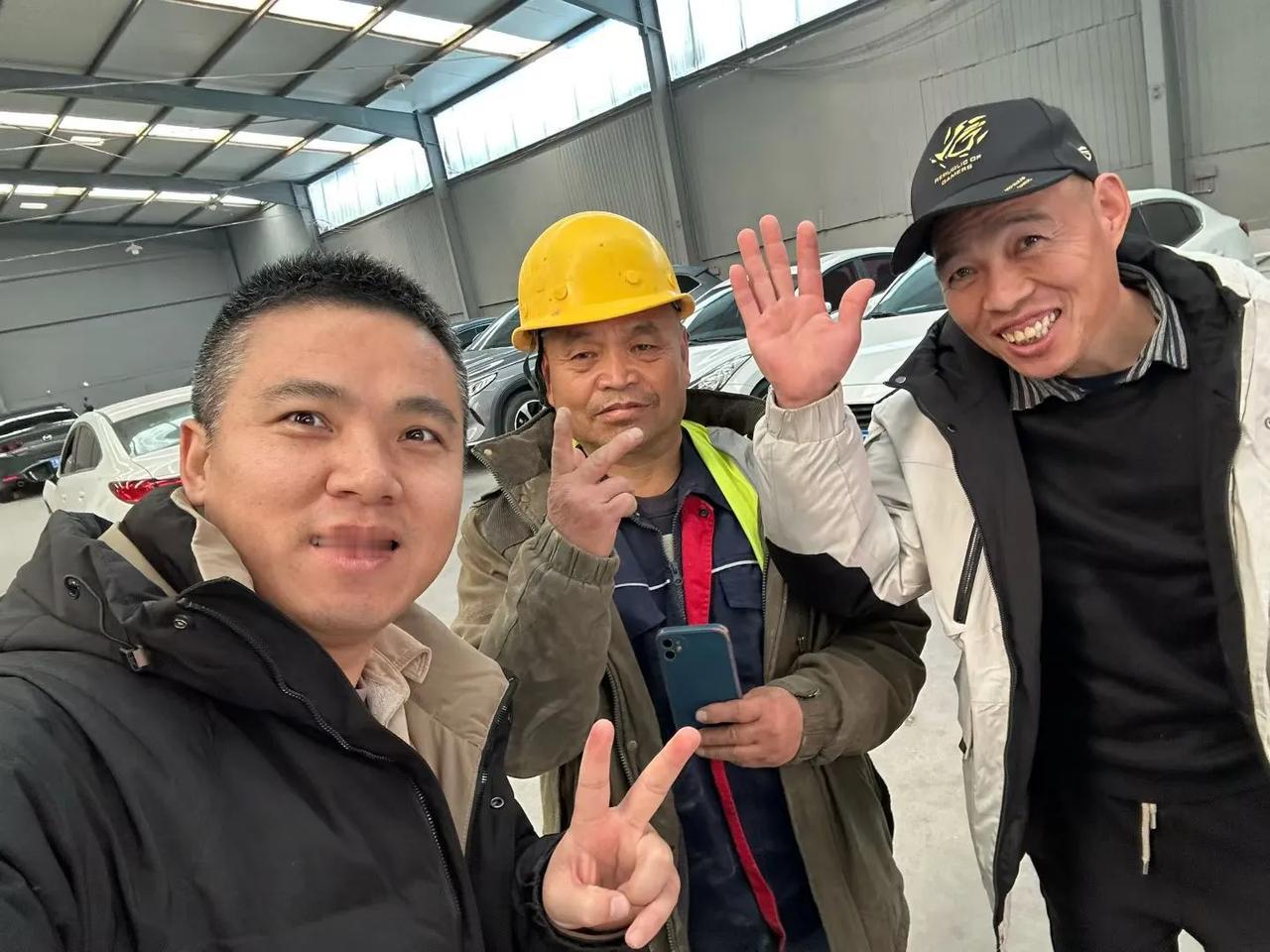 给山东菏泽的一个叔叔淘的手动桑塔纳，交车[玫瑰]叔叔60多了，这是他孩子给他买