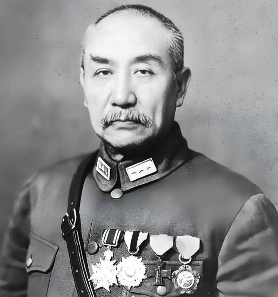 1914年，31岁的阎锡山，娶了14岁的小妾，洞房之夜，阎锡山对小妾说：“你躺下
