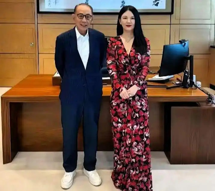 李湘新加坡被偶遇，160斤暴瘦至110斤引热议，自律才是奢侈​