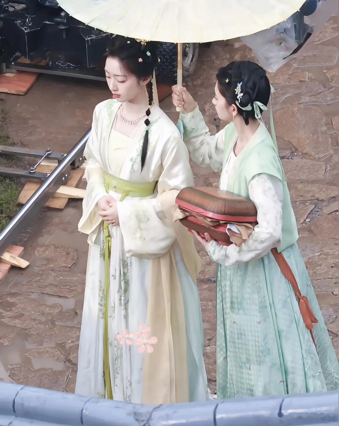 女演员这个身材还需要男演员穿的鼓鼓囊囊才能有体型差的话…