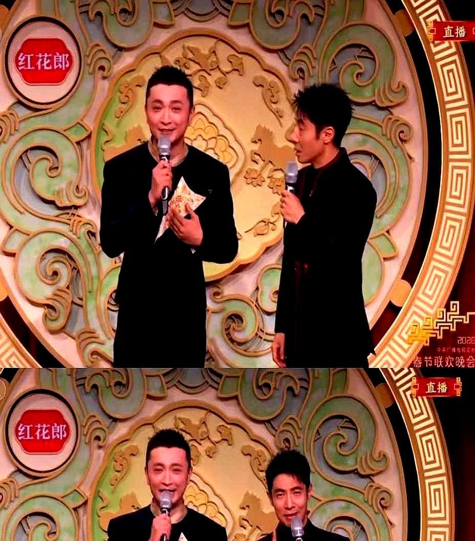 49岁的撒贝宁，在春晚后台大脑缺氧，视线都重影了。上万瓦的灯光烤着，他喘着