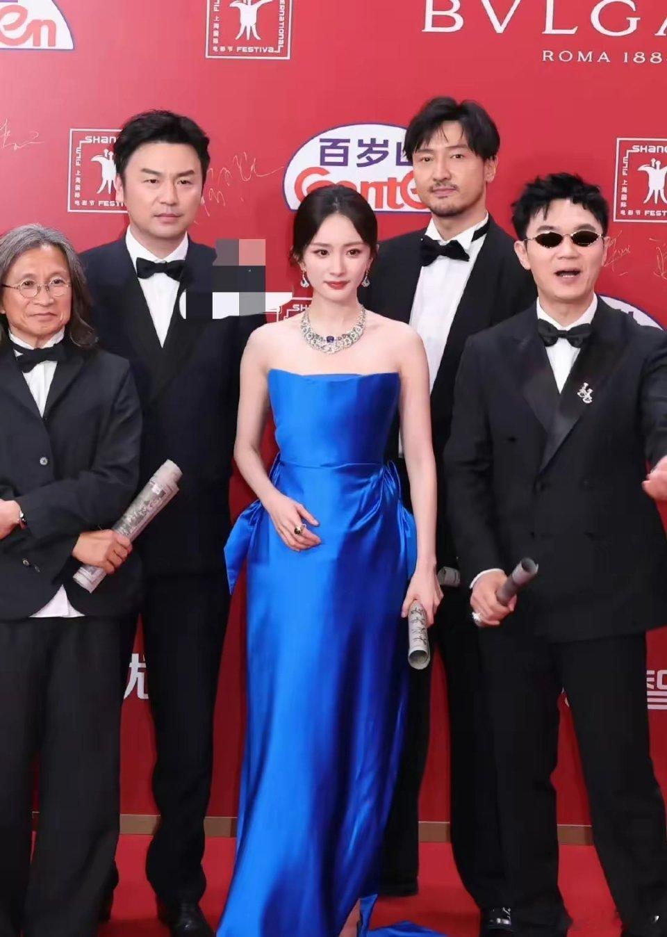 这一夜，章子怡春风得意，倪妮妩媚动人，杨幂精心打扮却成为尴尬镶边​​​
