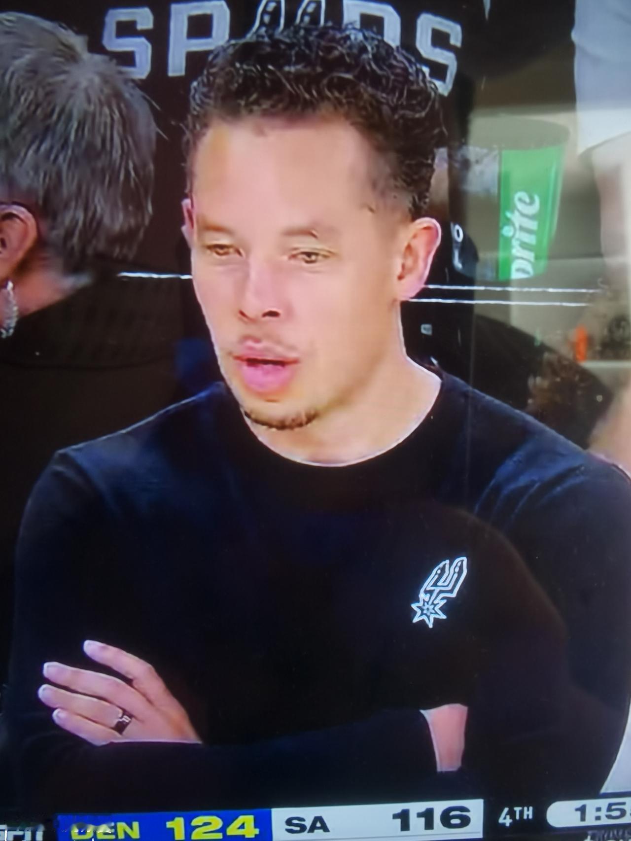 米奇有苦说不出马刺主场118-128，输给掘金，掘金锁定西部