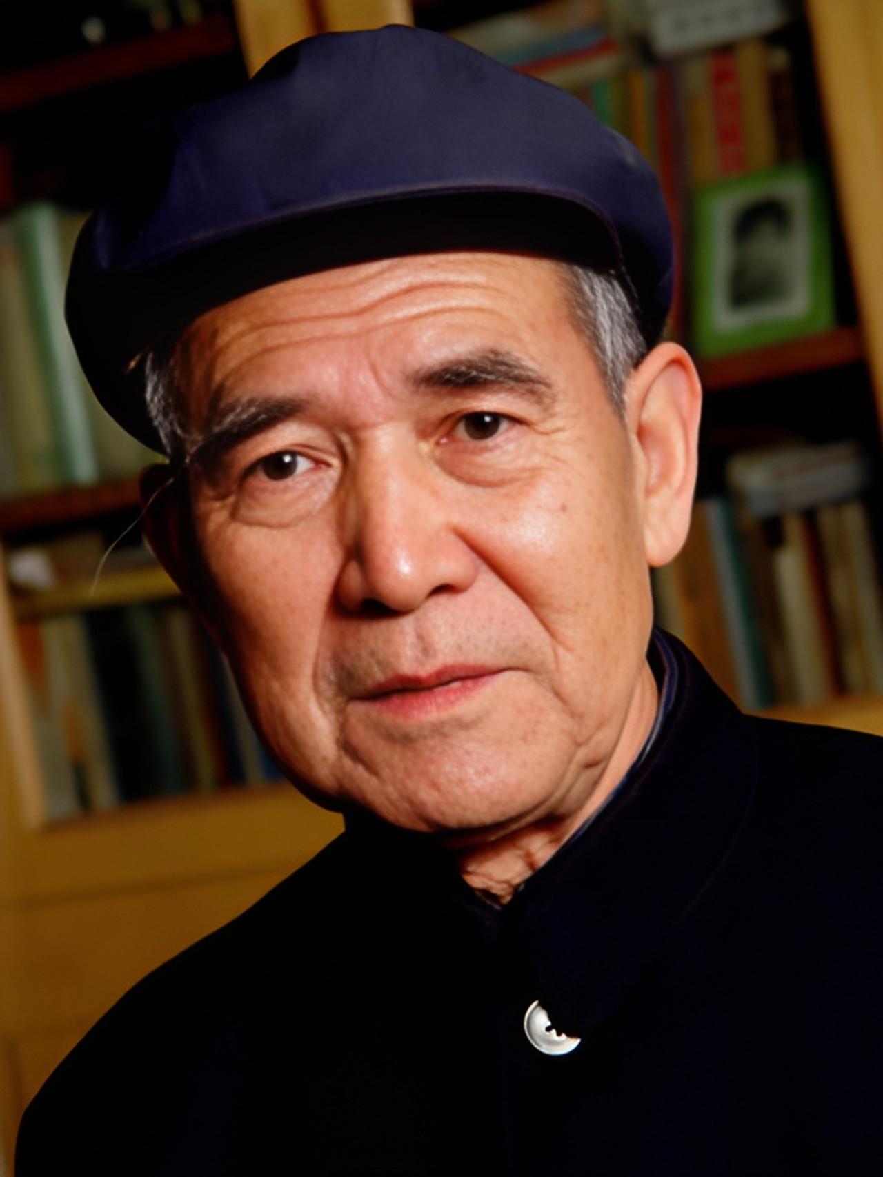 2016年，曾经毛主席的秘书高智，已是弥留之际，毛主席的孙子毛新宇特意赶来西安看