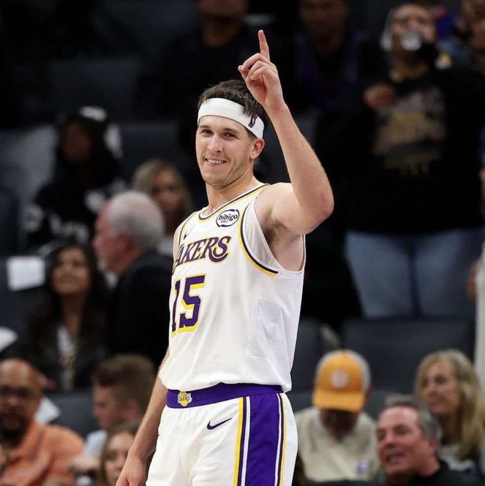 消息源透露，自从上赛季以来，湖人已经拒绝了超过20份关于里夫斯的交易报价。一家湖