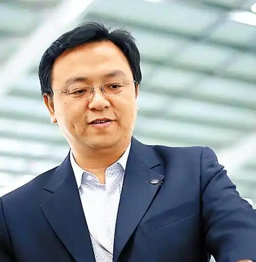 你绝对想不到，身家千亿的比亚迪创始人王传福，如今依然坚持每周雷打不动做一件事：拎