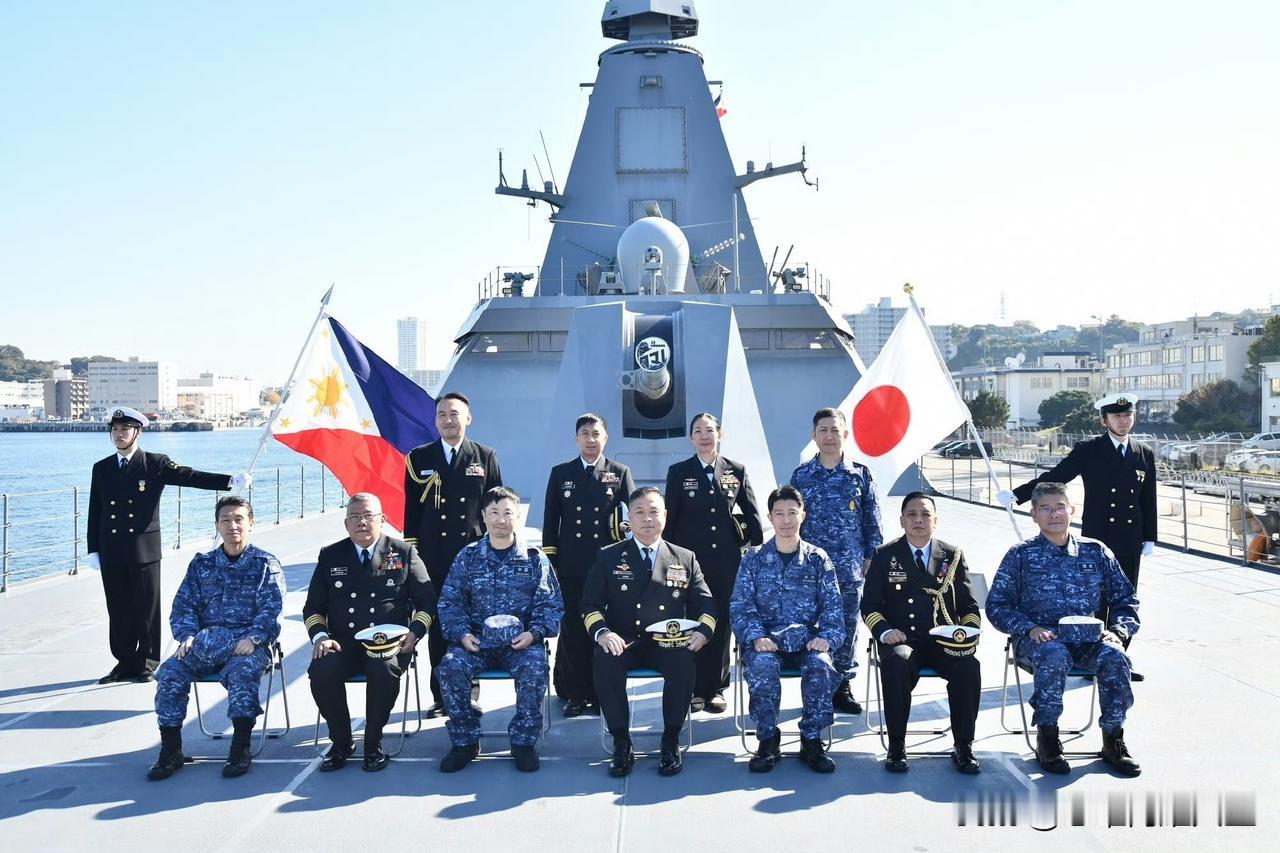 看到这条新闻，我实在是绷不住了！[捂脸哭][捂脸哭][捂脸哭]菲猴海军司令登上小日子“