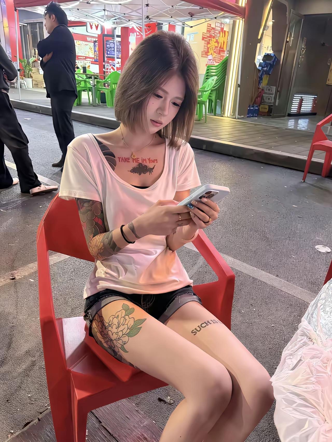 在她身上，肯定发生过太多故事。