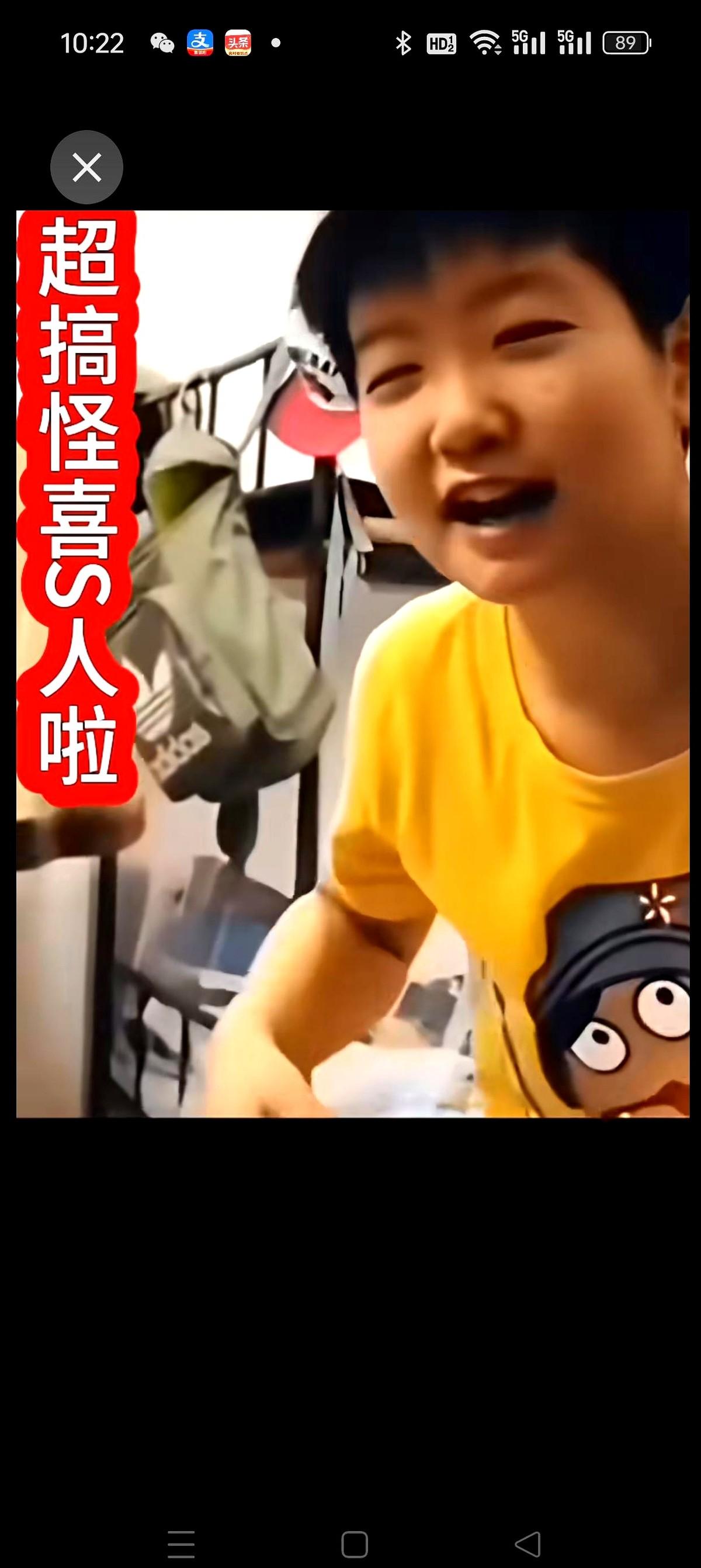 孙颖莎这人，反差感真的绝了！场下就是个活泼搞怪的小姑娘。一上场，眼神都变