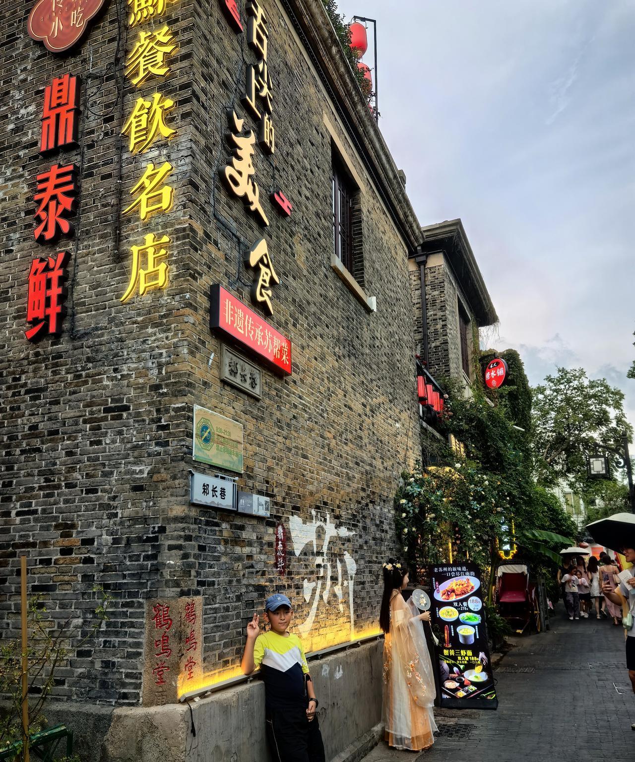 人到中年，终于明白：与任何人都要保持距离，对任何人都不要太好。近则不恭，人