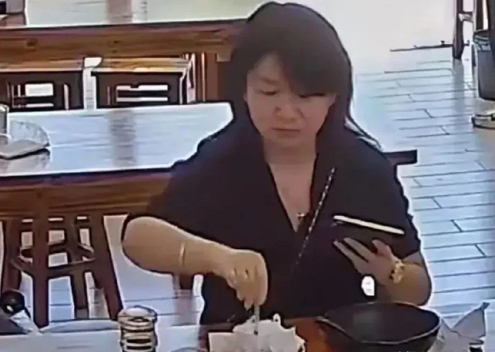 上海鼻涕姐的恶心事经有关部门调解，店主因把视频发到网上给鼻涕姐带来了舆论压力，损