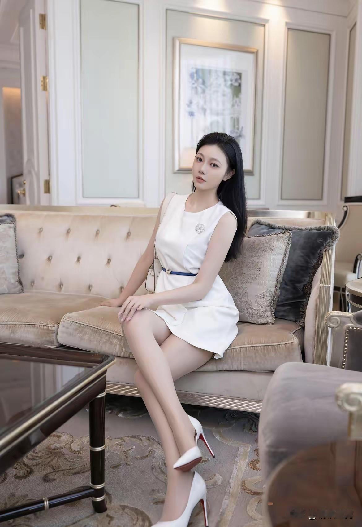 多多关注我，以后我会不断呈现更多美图给大家欣赏！欢迎取原图壁纸美图一起来秀美