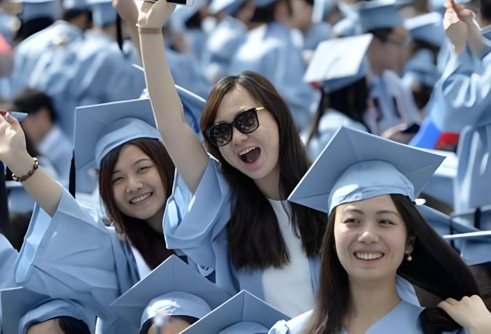一直在说人才外流，为啥中国还能如此强大？背后原因美国学不来！很多人总念叨“