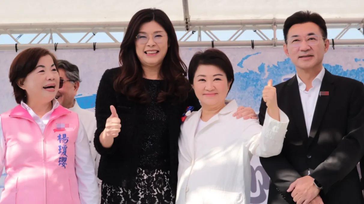 郑丽文卢秀燕同台这事一出来，我就知道，蓝营赢麻了真是不想爆火都难了，同样