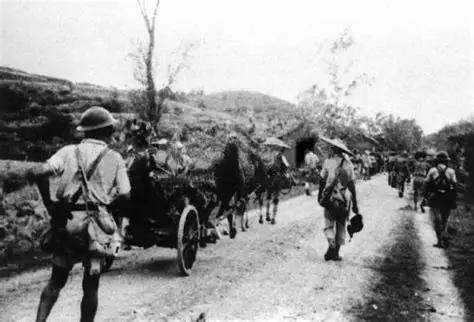 1938年，桂军189师长俘虏了两名日军。看着日军矮小的身材，师长凌压西没说话，