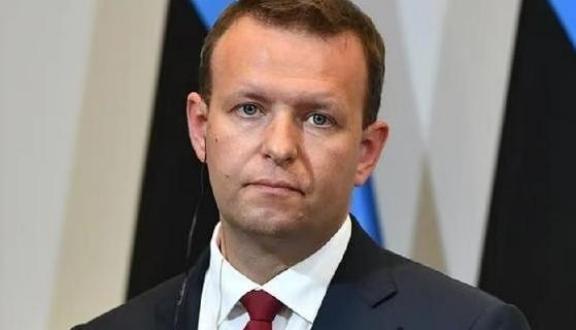 就问中国怕不怕？2026年4月初，一个人口不到中国一个地级市多的国家，突然给北京