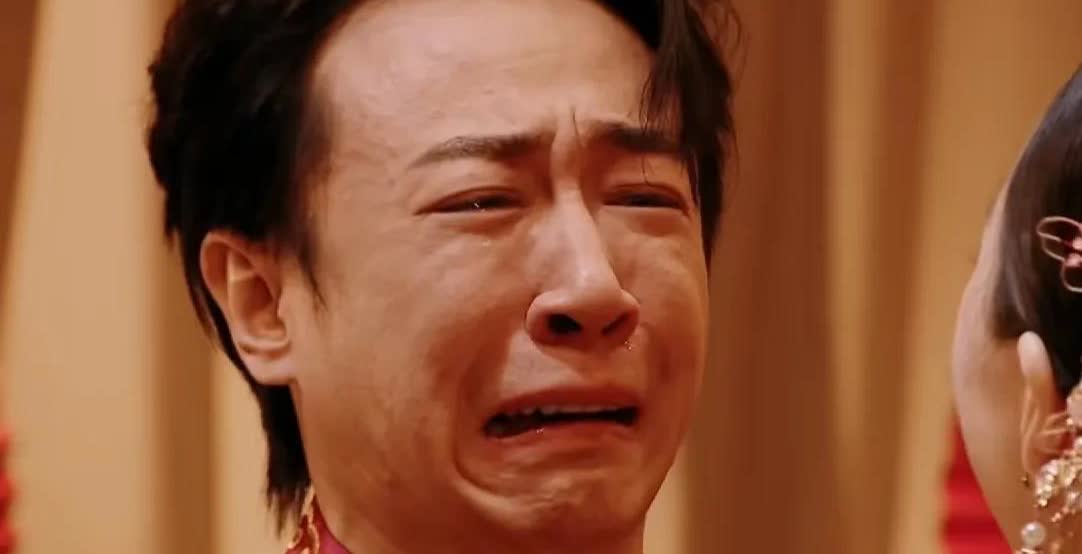 张维伊娶董璇的时候，竟然嚎啕大哭！[捂脸哭]我认为有些事情他没考虑到，董璇