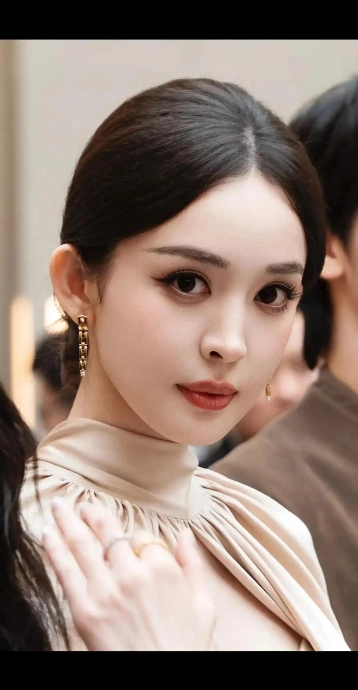 就想问问大家喜欢古力娜扎的脸还是身材！