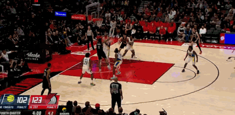 太可惜了杨瀚森这个球还是急了点啊克雷伊奇外线三分出手不中，瀚森卡住位置后把篮