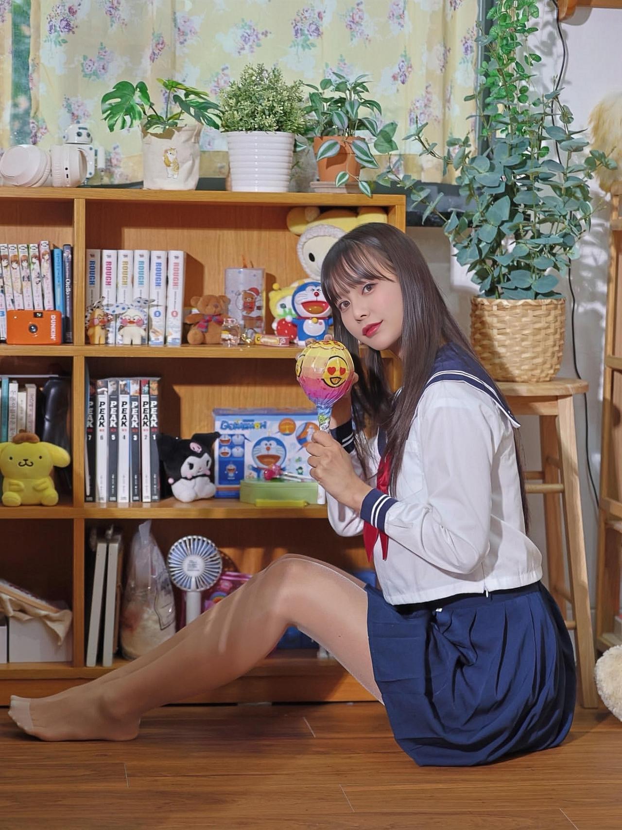 JK亮色肉丝袜女孩，纯欲绝美，太撩了！高跟丝袜