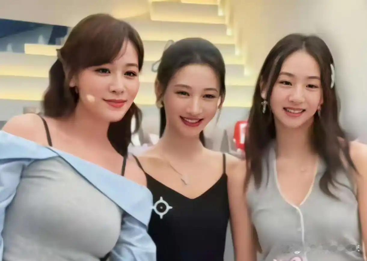 叶一茜带森碟现身浪姐录制现场，母女同框温馨探班引热议