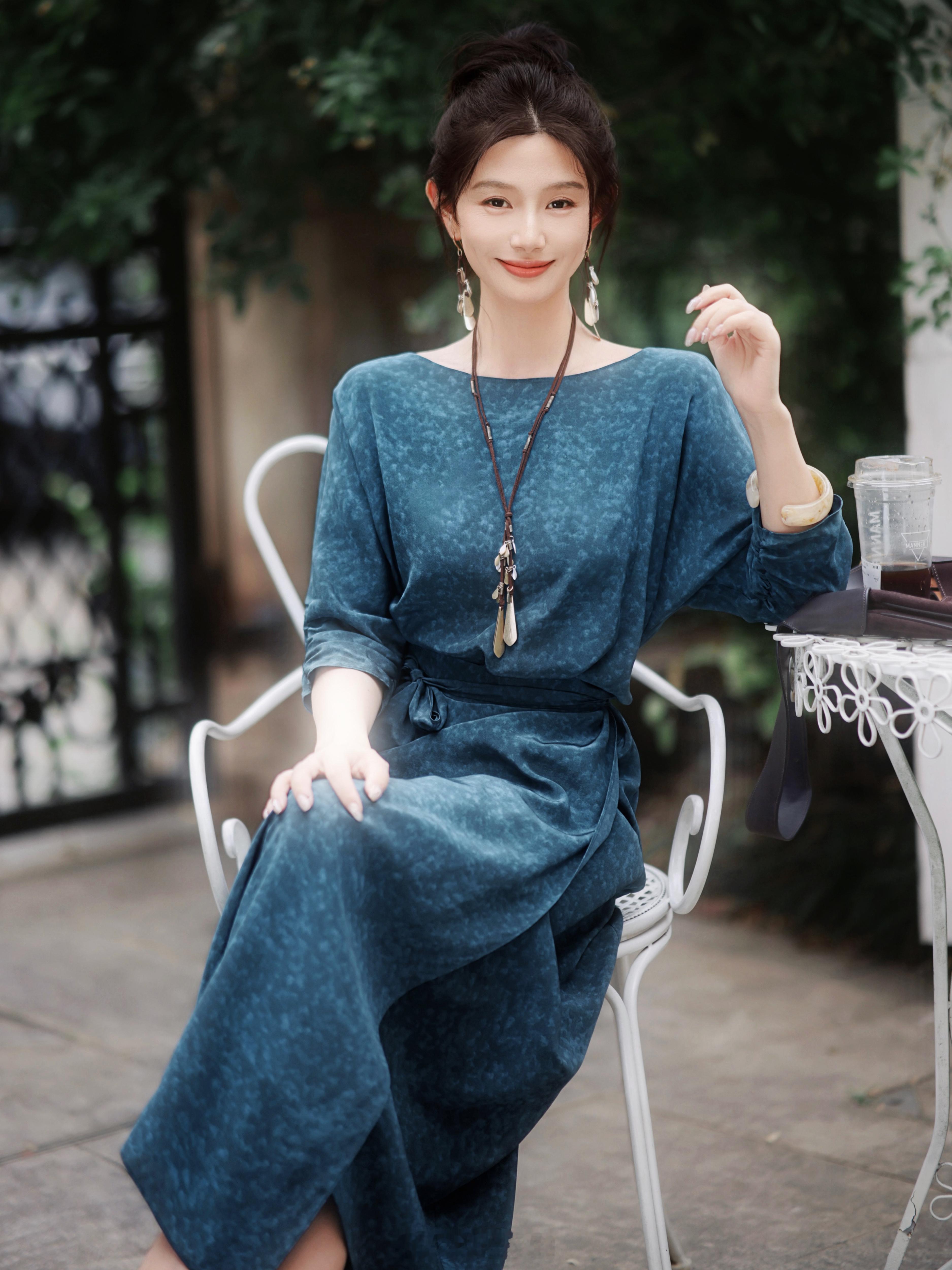 气质才是不会过时的单品吧！！比如这连衣裙谁穿谁优雅谁穿谁有女人味哈哈​​​