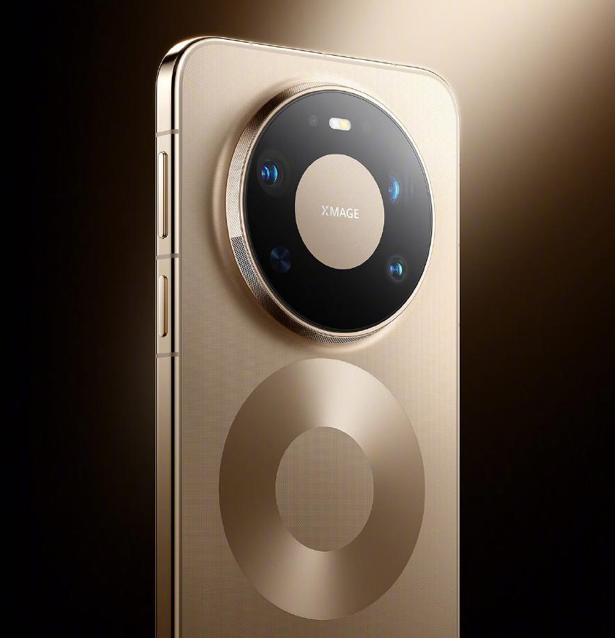 华为Mate80风驰版来了，从官宣图来看，应该是在摄像头Deco部分下方加入了