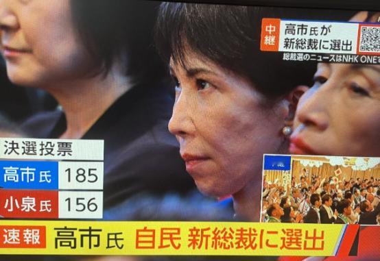 这两天网上传得特火的一张对比图，把日本政坛那点门道全给藏表情里了。 一边是高