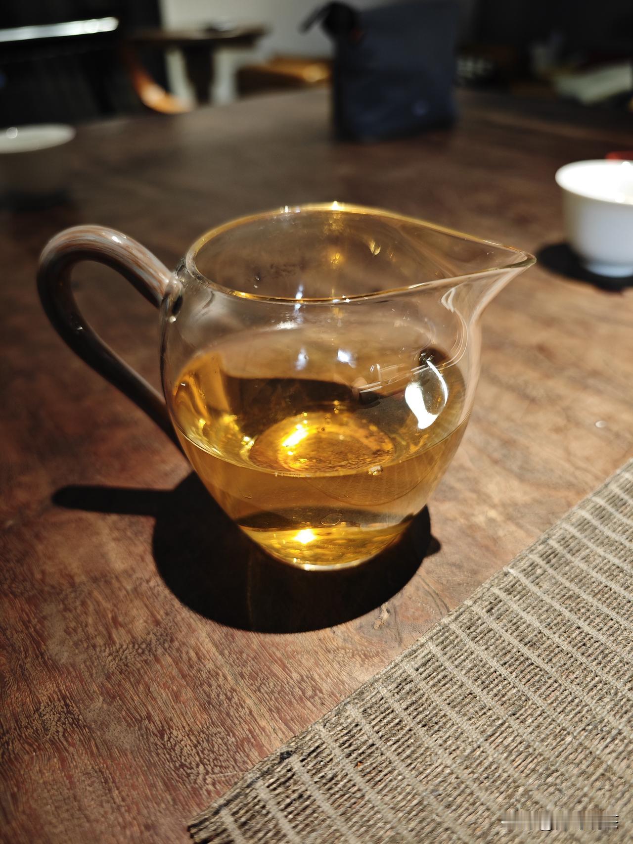 饮料咖啡是喝，茶是品，前者求快，后者求慢，都说普洱茶冲泡过程慢而繁琐，我却很享受