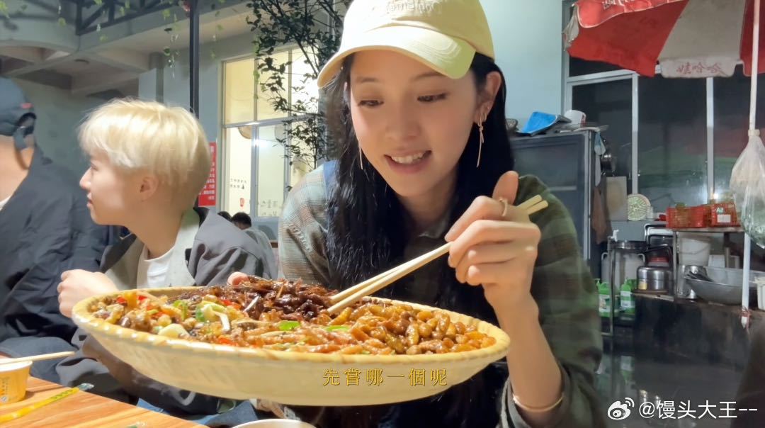 欧阳娜娜vlog像文旅宣传片欧阳娜娜的vlog自带治愈魔力，明明是日常记录却像