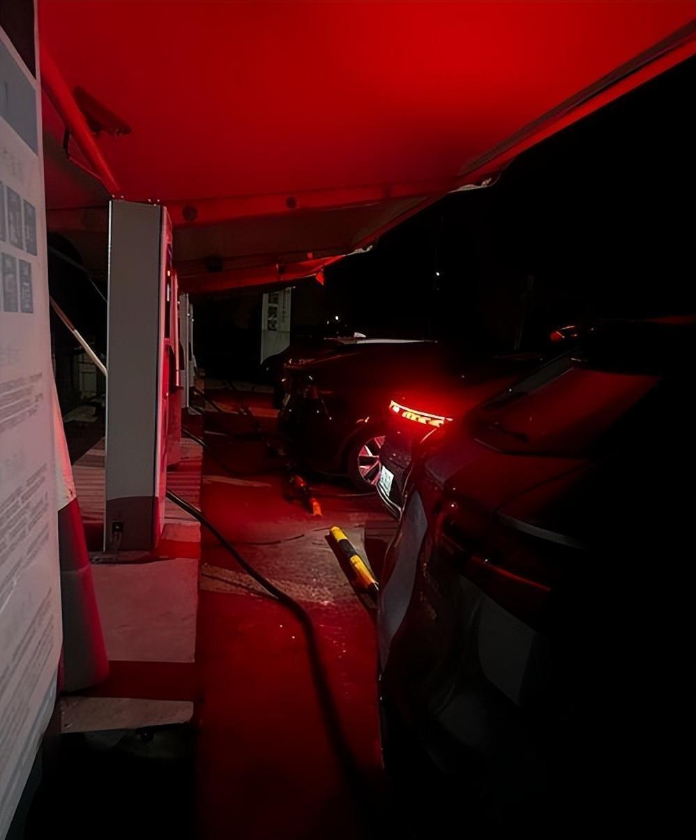 “养肥了再杀”，公共充电桩集体涨价，每度电上涨0.2元充电桩突然变贵了，很多