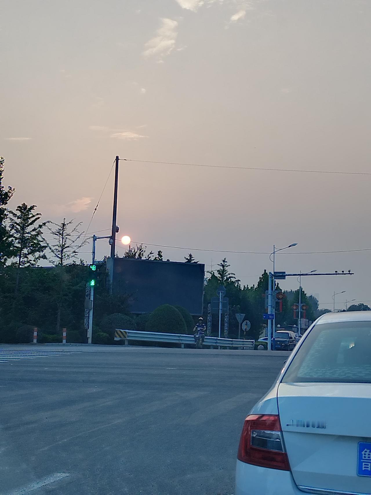 公司来的4小时保洁大姐，居然让我动了退休后干零工的心思！这哪是打扫卫生，分明是把