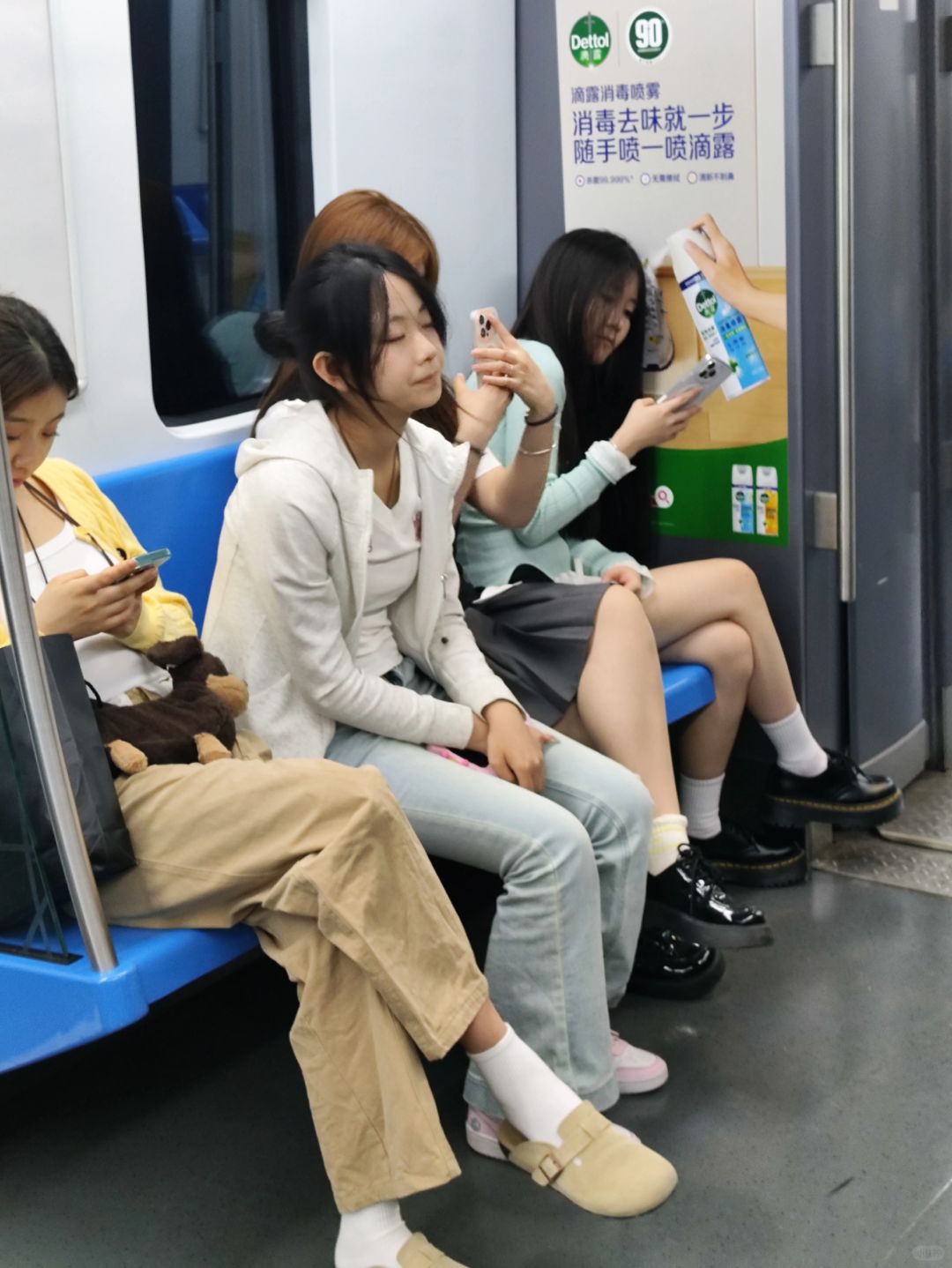 为什么女生都爱穿白袜子