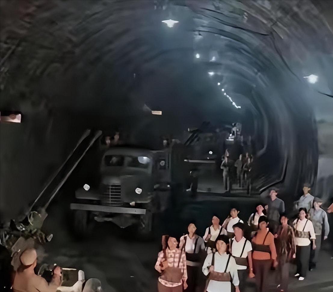 中国的备战备荒已经做到了让外人觉得丧心病狂的地步。当西方分析师对着卫星地图