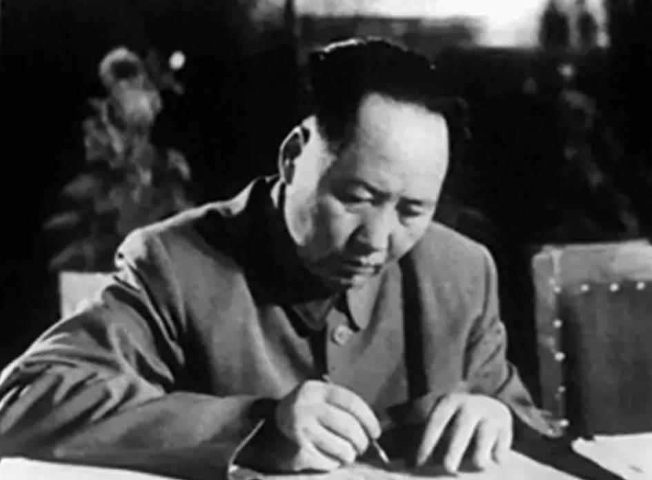 1970年，日本即将向中国履行1200亿美元的战争赔偿款，毛主席却大手一挥：这钱