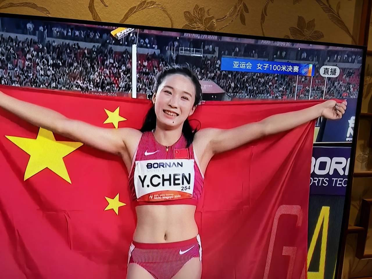 亚运女飞人，“小孩姐”陈妤颉，长的特别像一个人，身高相似，长相相似，身材相似，表