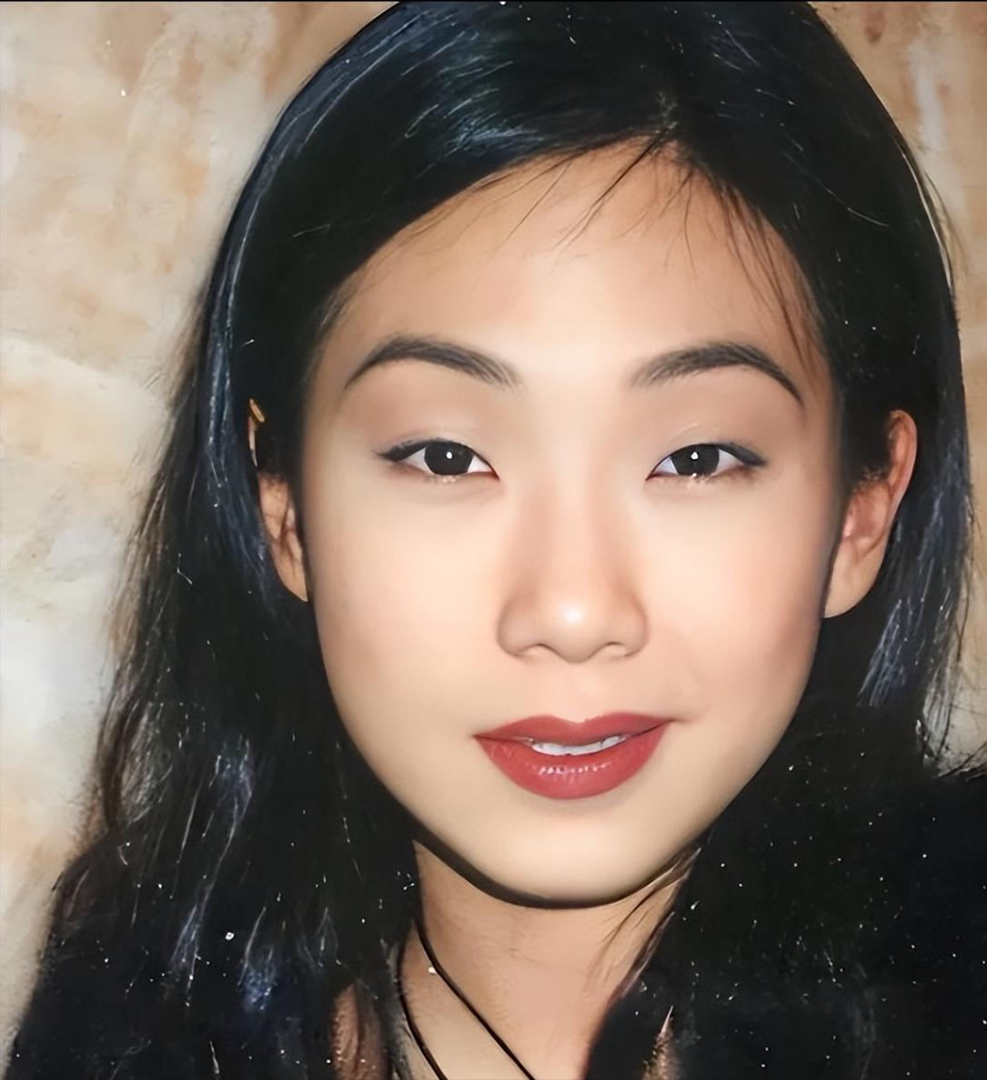 🌙2004年，林忆莲向李宗盛提出离婚，李宗盛坦言：我年近半百，却要妻离子散，真