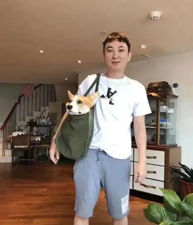王思聪日本豪宅，准女主正脸曝光，屋内悬挂全球首台百寸无边电视！王思聪资产[赞]
