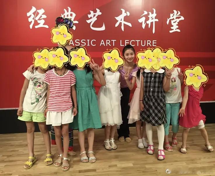 我发现刘浩存纯素人时期比现在更美现在的鼻子总感觉怪怪的