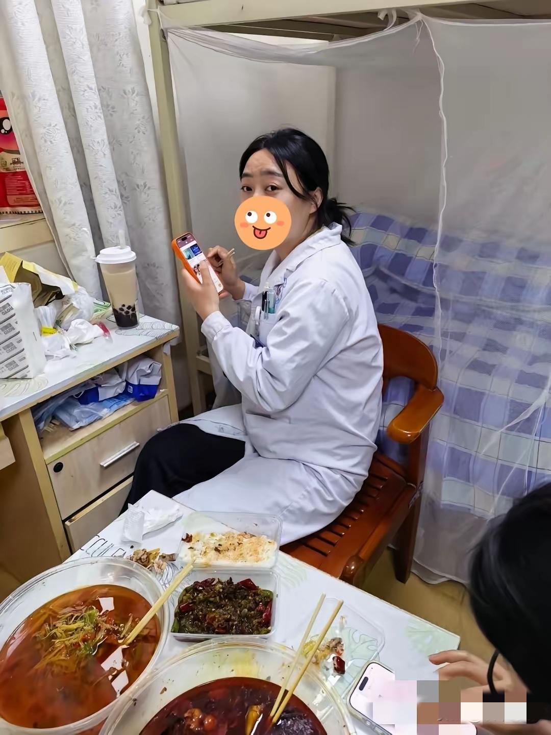 我一个朋友老是劝我，吃的清淡点，少喝奶茶，少吃外卖，少熬夜，多运动。但我发现我