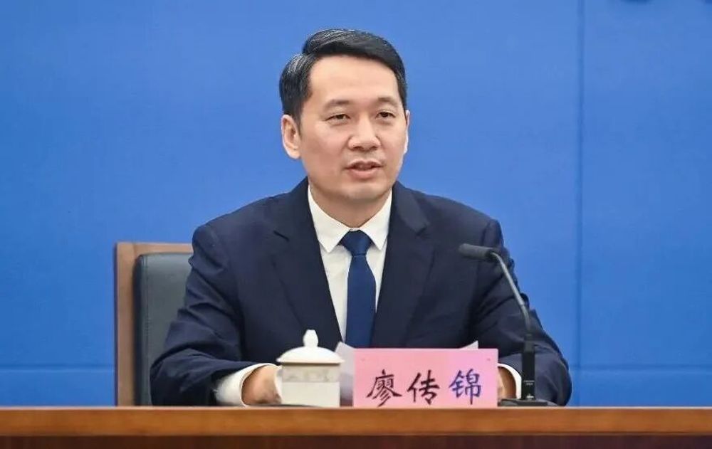 廖传锦已任荣昌区政府党组书记, 曾任共青团重庆市委书记