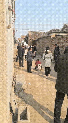 都什么年代了，还有这种封建陋习？这样的地方怎么能够发展起来？落后是有道理的！