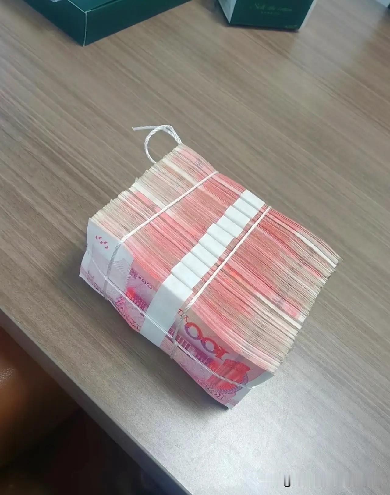 奉劝大伙儿，手里要是有10万闲钱，千万别一股脑全存银行！昨晚金价从1012元