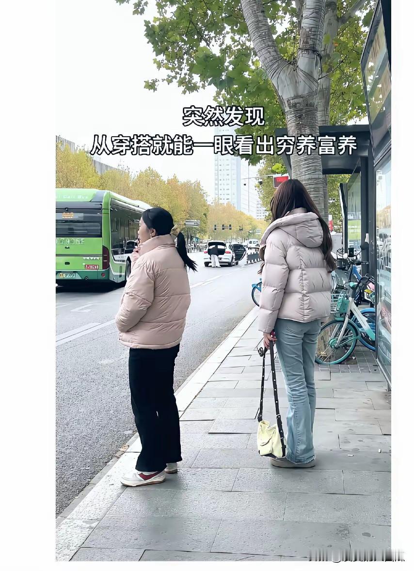 我敢打赌，男人都是喜欢右边那个！[赞][捂脸哭]