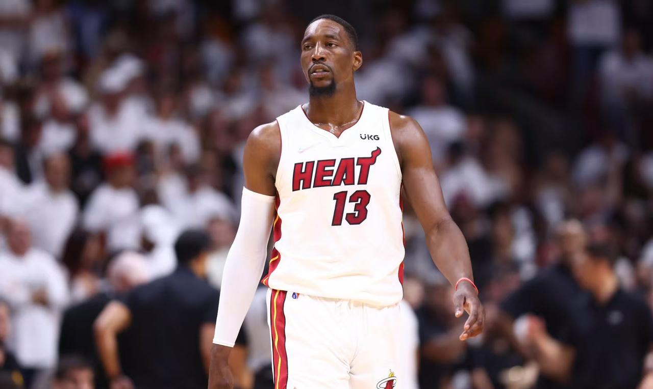 有的球队缺了核心就崩了，有的球队缺了2个核心还能赢球。热火115-113险胜尼