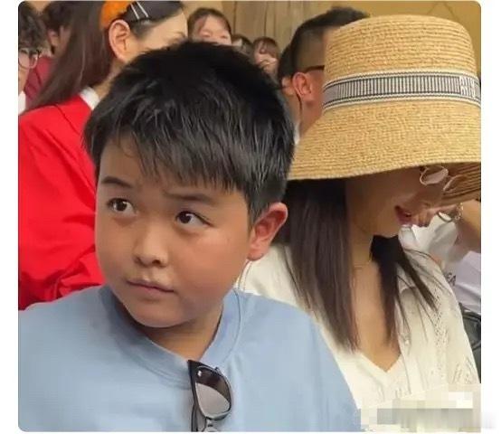 陈思诚儿子这也太像爸爸了，相似度跟克隆一样