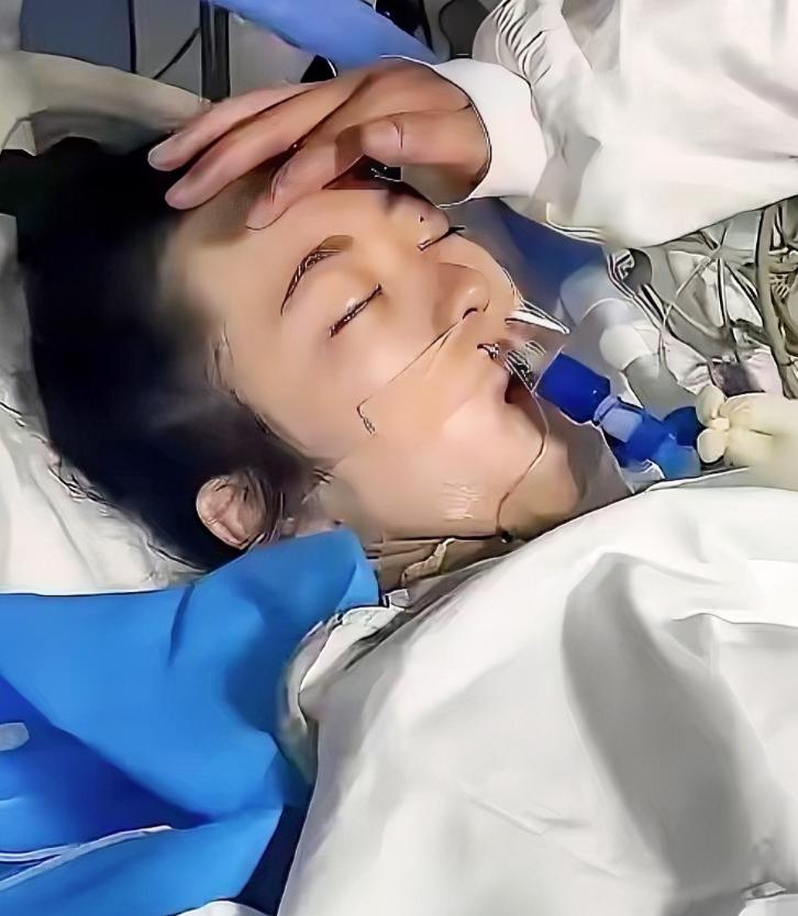 直接看哭！河南一间病房里，21岁女孩陈雪生命倒数，没喊过一句疼，却攥着父亲的手