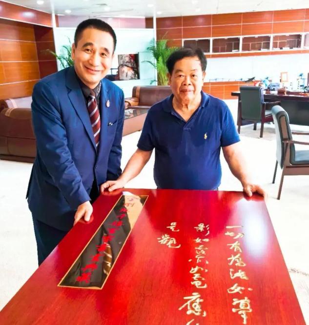 曹德旺今年又搞了个大动作。别的大学扩招是盖楼、圈地、抢生源，福耀科技大学倒好，招
